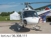 Российский вертолет Eurocopter AS350 B3 с номером RA-07222 Центра эксплуатации объектов космической инфраструктуры на Международном авиасалоне МАКС-2019 в Жуковском, Россия, вид спереди. Редакционное фото, фотограф Малышев Андрей / Фотобанк Лори