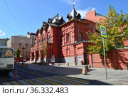 Государственный театр наций Государственный театр наций. Петровский переулок, 3, строение 1. Тверской район. Город Москва (2019 год). Редакционное фото, фотограф lana1501 / Фотобанк Лори