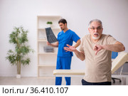 Old male patient visting young male doctor radilogist. Стоковое фото, фотограф Elnur / Фотобанк Лори