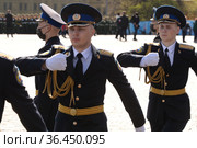 Солдаты президентского полка во время генеральной репетиции военного парада на Красной площади в Москве (2021 год). Редакционное фото, фотограф Free Wind / Фотобанк Лори