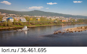Lena River and the city of Ust-Kut in summer in sunny weather (2021 год). Стоковое фото, фотограф Олег Елагин / Фотобанк Лори
