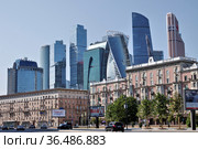 Кутузовский проспект. Вид на деловой центр "Москва-Сити" (ММДЦ). Москва. Городской пейзаж. (2021 год). Редакционное фото, фотограф Илюхина Наталья / Фотобанк Лори