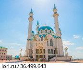 Мечеть «Кул-Шариф» (тат. «Кол Шәриф» мәчете) в летний солнечный день. Казанский кремль. Казань. Россия (2021 год). Редакционное фото, фотограф E. O. / Фотобанк Лори