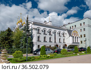 Landmark, Patriarchal Metochion of the Holy Trinity Serafimo-Diveyevsky Womens Monastery and Church of the Cathedral of Diveevsky Saints: Moscow, Russia - August 23, 2021. Редакционное фото, фотограф Алексей Голованов / Фотобанк Лори