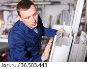 Happy workman inspecting PVC manufacturing. Стоковое фото, фотограф Яков Филимонов / Фотобанк Лори