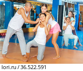 Young woman performing chokehold. Стоковое фото, фотограф Яков Филимонов / Фотобанк Лори