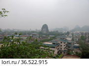 Guilin city view from Fubo mountain (2010 год). Редакционное фото, фотограф Александр Карпенко / Фотобанк Лори