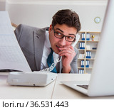 Businessman leaking confidential information over phone. Стоковое фото, фотограф Elnur / Фотобанк Лори