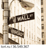 Sign on the Wall Street (2013 год). Стоковое фото, фотограф Elnur / Фотобанк Лори