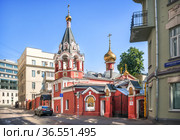 Храм Воскресения Словущего в Филипповском переулке на Арбате в Москве (2021 год). Стоковое фото, фотограф Baturina Yuliya / Фотобанк Лори