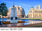 Здание ресторана Прага и Часовенный Столп в Москве (2021 год). Редакционное фото, фотограф Baturina Yuliya / Фотобанк Лори