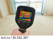thermal imaging camera inspection of window building. check heat loss. Стоковое фото, фотограф Дмитрий Калиновский / Фотобанк Лори