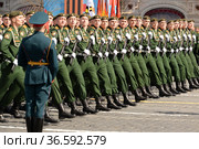 Курсанты Военного университета Министерства Обороны Российской Федерации во время генеральной репетиции парада на Красной площади в честь Дня Победы (2021 год). Редакционное фото, фотограф Free Wind / Фотобанк Лори