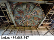 Жеребцова гора. Икона в храме. Расписной потолок в храме. Россия, Архангельская область (2021 год). Стоковое фото, фотограф Яковлев Сергей / Фотобанк Лори