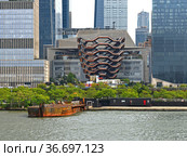 Vessel, structure and visitor attraction built as part of Hudson Yards Redevelopment Project in Manhattan, New York City (2021 год). Редакционное фото, фотограф Валерия Попова / Фотобанк Лори