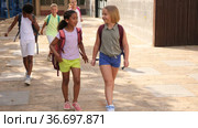 Positive children go outside from school after school ends. Стоковое видео, видеограф Яков Филимонов / Фотобанк Лори