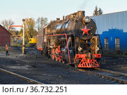 Советский магистральный грузовой паровоз серии "Л" (Л-4429, Лебедянка) на станции Сортавала солнечным октябрьским утром (2021 год). Редакционное фото, фотограф Виктор Карасев / Фотобанк Лори