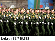 Курсанты Серпуховского филиала военной академии РВСН имени Петра Великого во время генеральной репетиции парада на Красной площади Москвы в честь Дня Победы (2021 год). Редакционное фото, фотограф Free Wind / Фотобанк Лори