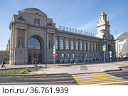 Здание Киевского вокзала в Москве, Россия (2021 год). Редакционное фото, фотограф Елена Коромыслова / Фотобанк Лори