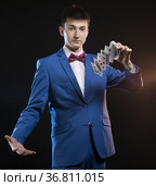 Magician showing tricks in the dark. Стоковое фото, фотограф Гурьянов Андрей / Фотобанк Лори