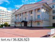 Москва. ФГБУ "Национальный медико-хирургический центр им. Н.И. Пирогова". Корпус № 19 - Клиника грудной и сердечно-сосудистой хирургии им. Святого Георгия (2018 год). Редакционное фото, фотограф Зобков Юрий / Фотобанк Лори