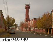 Пожарная каланча и пожарное депо, город Елец, улица Коммунаров, 10 (2021 год). Редакционное фото, фотограф Сапрыгин Сергей / Фотобанк Лори