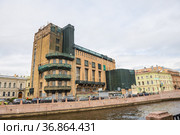 Дворец культуры работников связи (Немецкая реформатская церковь).  Большая Морская улица, 58. Санкт-Петербург (2021 год). Редакционное фото, фотограф E. O. / Фотобанк Лори