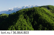 Северный Кавказ. Хребет Аибга весной. Вид с воздуха. North Caucasus. Aibga ridge at the springtime. Aerial view. Стоковое видео, видеограф Евгений Романов / Фотобанк Лори