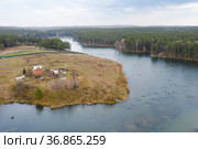 Aerial view of the winding river and farm near the village of Karpysak in Siberia in autumn (2021 год). Стоковое фото, фотограф Сергей Фролов / Фотобанк Лори