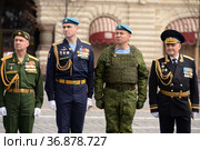 Командиры строевых коробок военного парада на Красной площади Москвы в честь 76-годовщины Победы в Великой Отечественной войне (2021 год). Редакционное фото, фотограф Free Wind / Фотобанк Лори