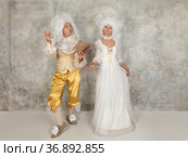 Funny Baroque style couple reading a book. Стоковое фото, фотограф Алексей Кузнецов / Фотобанк Лори