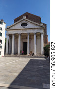 View of Chiesa di San Nicola da Tolentino church in Venice, Italy (2020 год). Редакционное фото, фотограф Jose Leonardo Marino Coronado / Фотобанк Лори