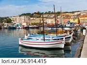 Yachts and boats along shore in Cassis. Стоковое фото, фотограф Яков Филимонов / Фотобанк Лори