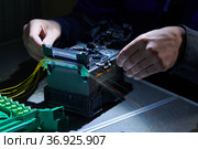 fiber cable welding technology work. Стоковое фото, фотограф Дмитрий Калиновский / Фотобанк Лори