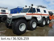 Российский снегоболотоход Шаман с колёсной формулой 8х8 аварийно-спасательного формирования ГБУ «Автомобильные дороги» (2021 год). Редакционное фото, фотограф Free Wind / Фотобанк Лори