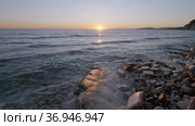 Закат на Черном море. Солнце садится в воду. Sunset on the Black Sea. The sun sets in the water. Стоковое видео, видеограф Евгений Романов / Фотобанк Лори