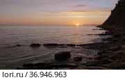 Закат на Черном море. Солнце садится в воду. Sunset on the Black Sea. The sun sets in the water. Стоковое видео, видеограф Евгений Романов / Фотобанк Лори