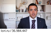 Portrait of positive business man with folder of documents at office. Стоковое видео, видеограф Яков Филимонов / Фотобанк Лори