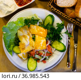 Traditional healthy turkish dish hellim salata with cheese and vegetables. Стоковое фото, фотограф Яков Филимонов / Фотобанк Лори