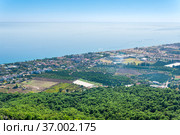 Top view of Mediterranean coastal resort village with gardens and hotels in Camyuva, Turkey (2021 год). Стоковое фото, фотограф Евгений Харитонов / Фотобанк Лори