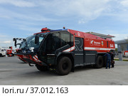 Автомобиль Rosenbauer Panther аварийно-спасательной службы и поисково-спасательной команды СПАСОП в аэропорту Внуково (2021 год). Редакционное фото, фотограф Free Wind / Фотобанк Лори