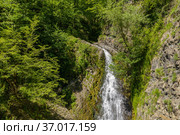 Кавказские горы. Река Дикарка и Змейковские водопады. Вид с воздуха. Caucasus Mountains. Dikarka River and the Zmeykovsky waterfalls. Aerial view. Стоковое фото, фотограф Евгений Романов / Фотобанк Лори