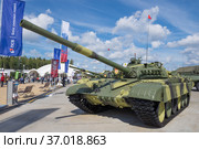 Экспортный советский танк Т-72М на  международном военно-техническом форуме "Армия-2020". Парк "Патриот" Редакционное фото, фотограф Виктор Карасев / Фотобанк Лори