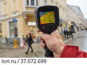 thermal imaging at building heat loss inspection. Стоковое фото, фотограф Дмитрий Калиновский / Фотобанк Лори
