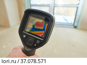 thermal imaging camera inspection window for temperature check and finding heat loss. Стоковое фото, фотограф Дмитрий Калиновский / Фотобанк Лори