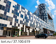 Бизнес-центр "Линкор". Улица Авиаконструктора Микояна, дом 12. Летний день. Москва. Россия (2021 год). Редакционное фото, фотограф E. O. / Фотобанк Лори