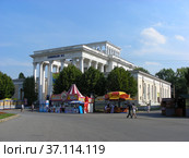 Павильон № 2 «Народное образование» («Северный Кавказ» ). "Московский Дом бабочек". Проспект Мира, 119, строение 2.  ВДНХ (ВВЦ). Останкинский район. Город Москва (2012 год). Редакционное фото, фотограф lana1501 / Фотобанк Лори