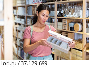 Woman with sundries storage box in store. Стоковое фото, фотограф Яков Филимонов / Фотобанк Лори