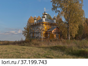 Реставрируемая церковь Рождества Пресвятой Богородицы в деревне Жаворонково Верховажского района Вологодской области (2020 год). Стоковое фото, фотограф Николай Мухорин / Фотобанк Лори