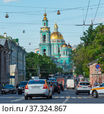Спартаковская улица. Богоявленский кафедральный собор в Елохове. Москва (2019 год). Редакционное фото, фотограф Александр Щепин / Фотобанк Лори